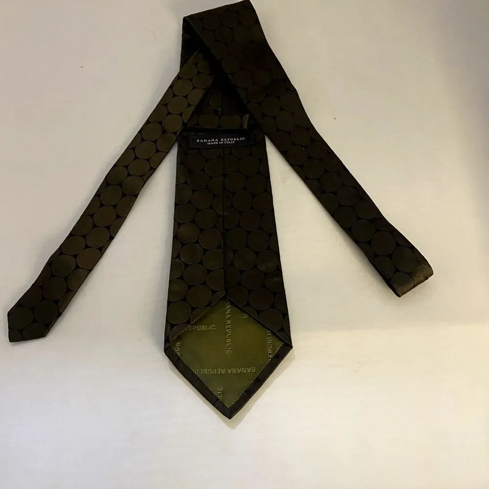 #7925 BANANA REPUBLIC ITALY SILK BLACK GREEN CIRLCLES 4 X 57